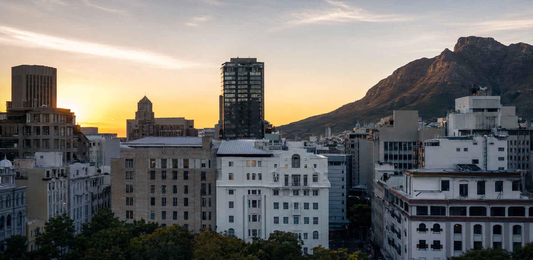 Cape Town city centre and Table Mountain at sunset.